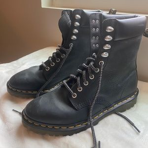 DOC MARTENS